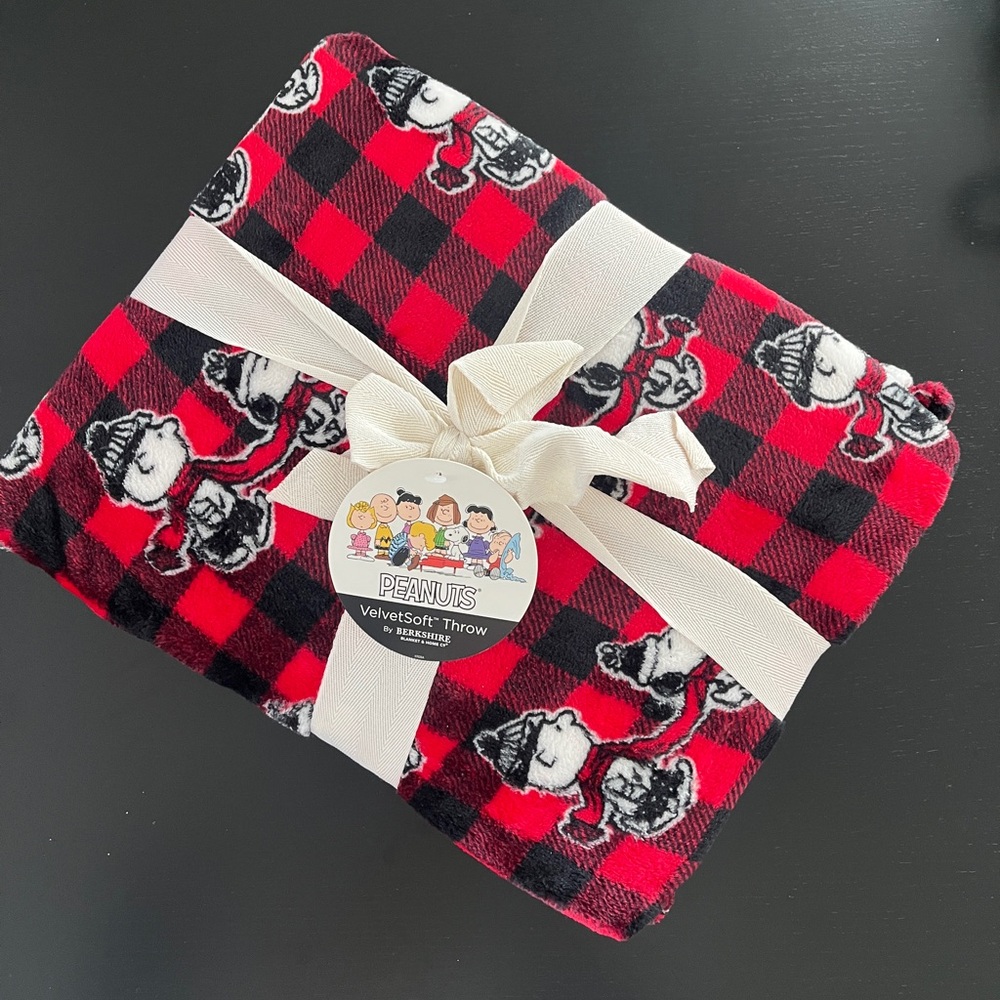 Berkshire Blanket Peanuts Snoopy Charlie Brown Throw 55" x 70"